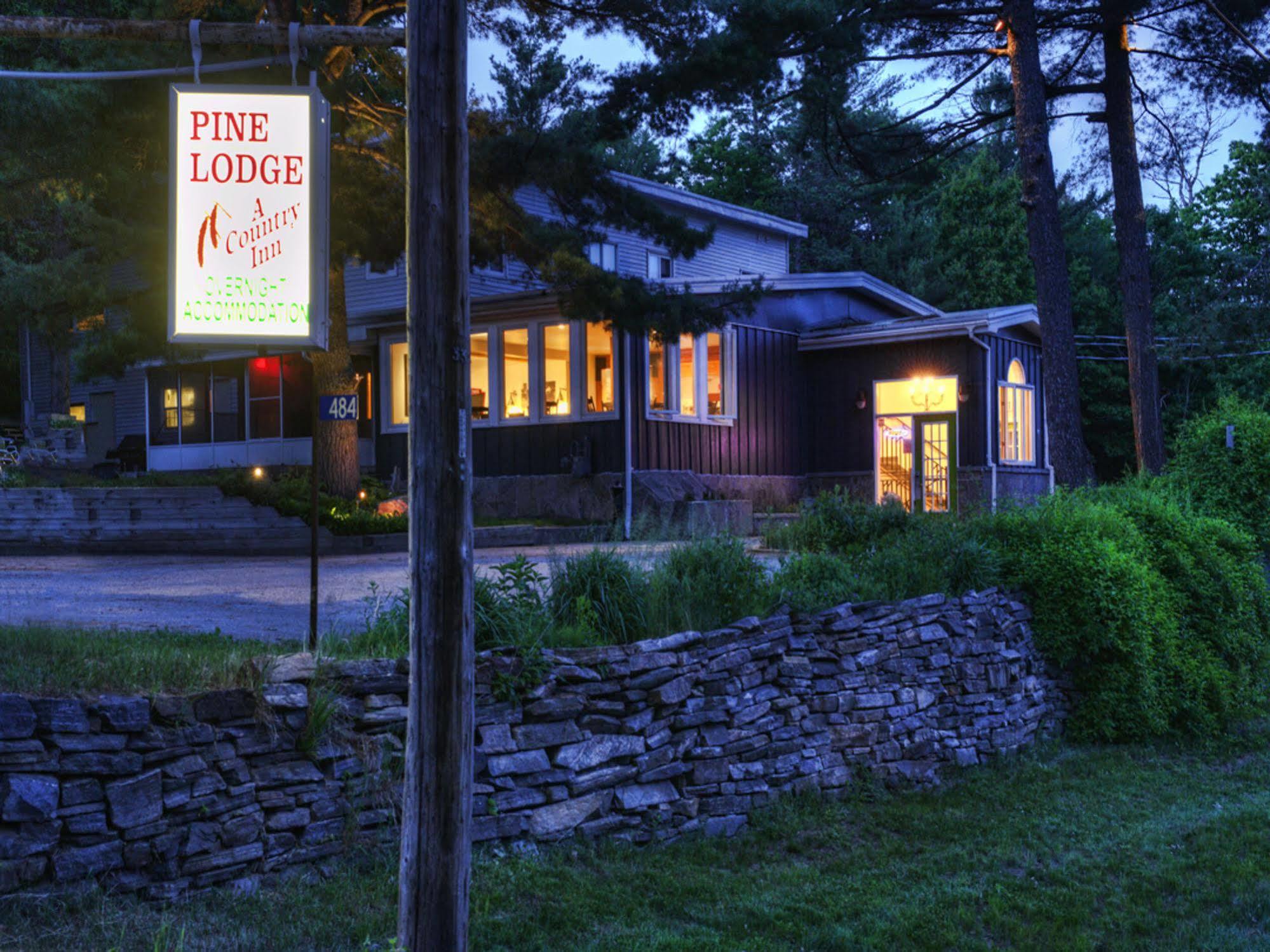 Pine Lodge Muskoka Huntsville Exterior foto